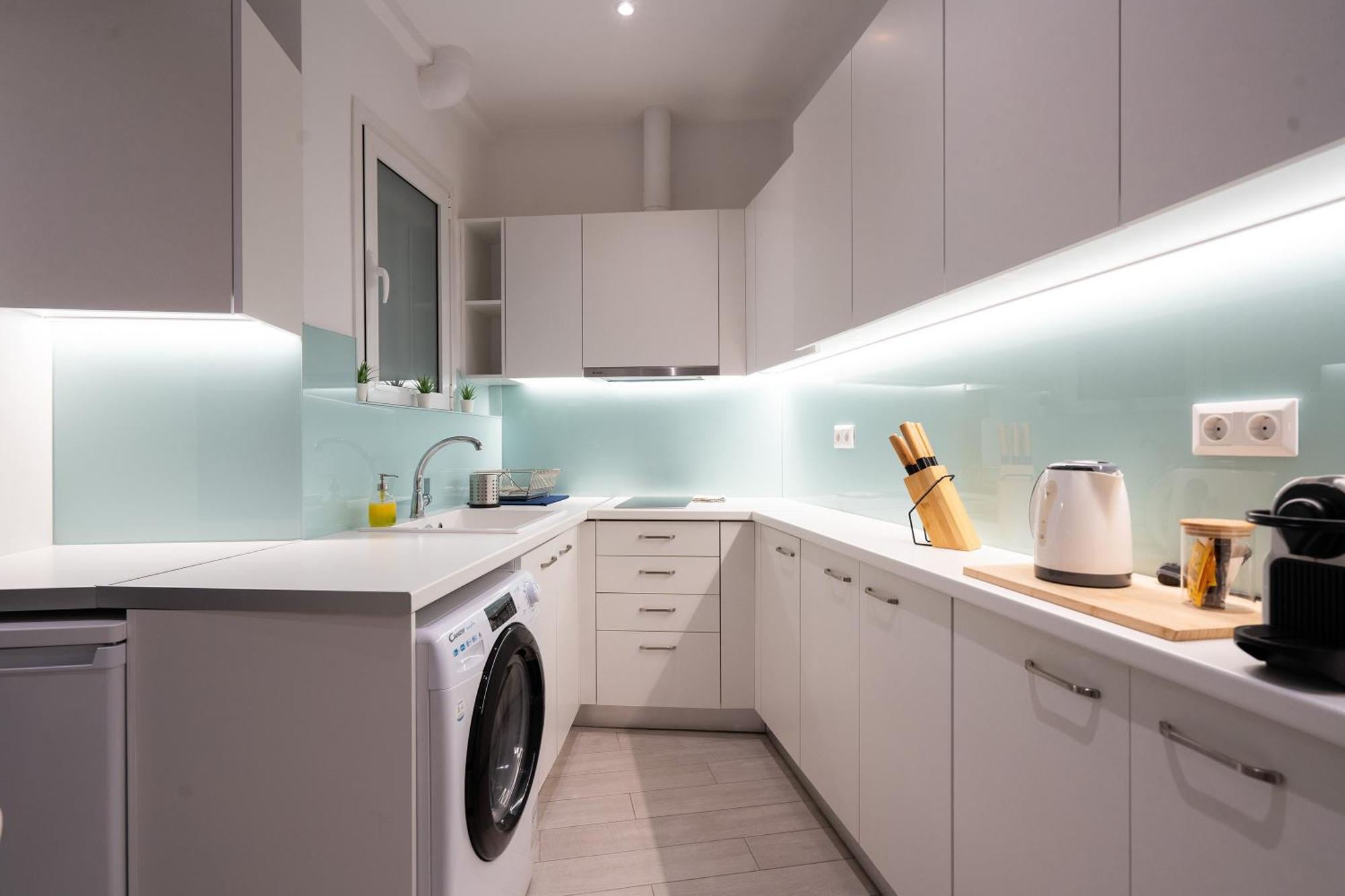 Stunning Cozy Apartment In Атина Екстериор снимка