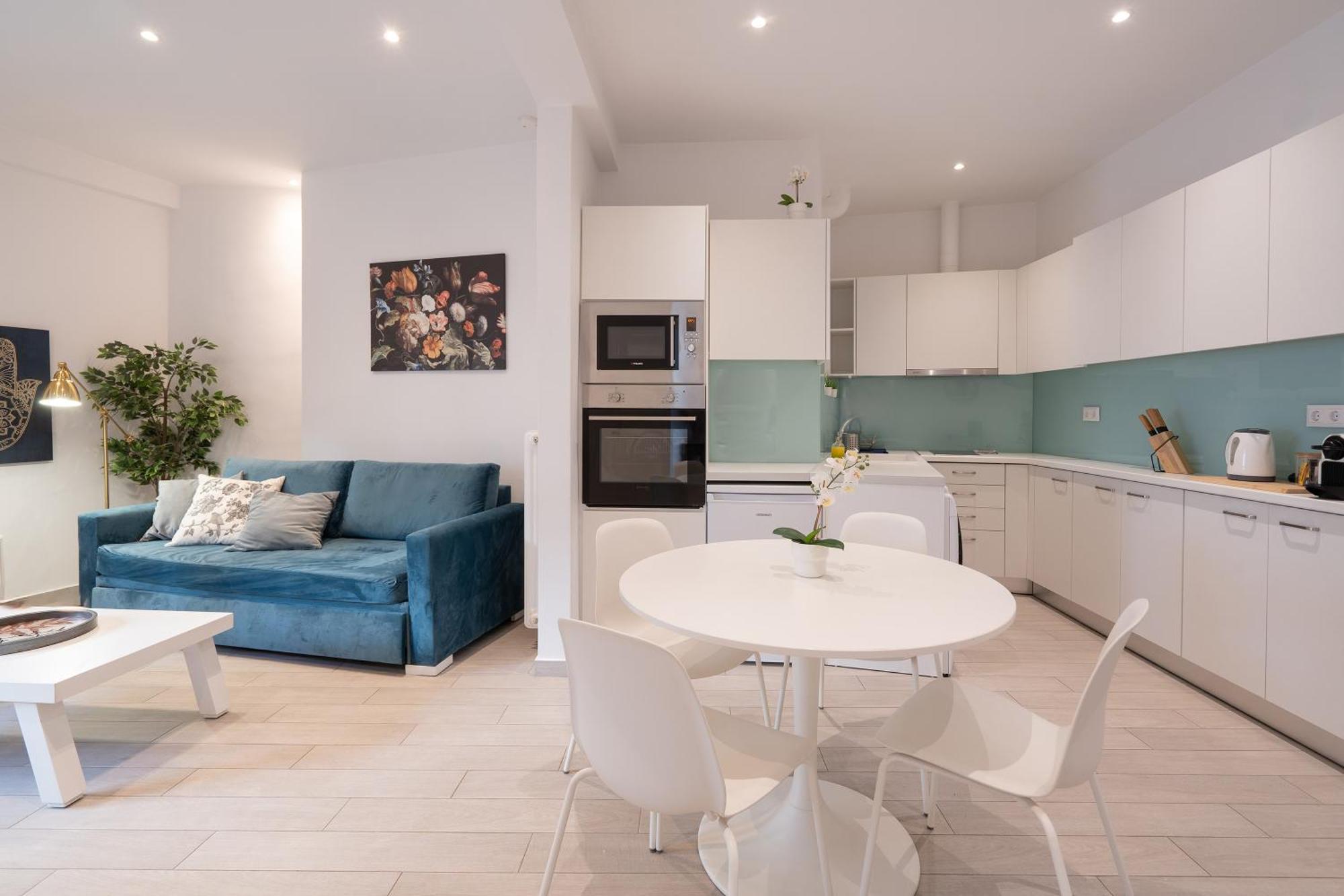 Stunning Cozy Apartment In Атина Екстериор снимка