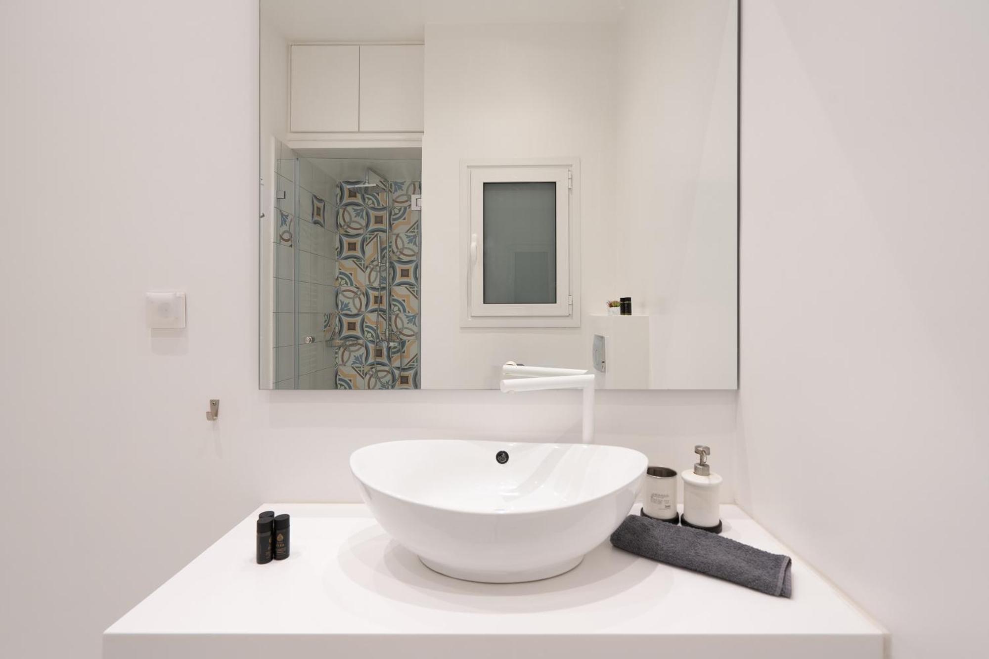 Stunning Cozy Apartment In Атина Екстериор снимка