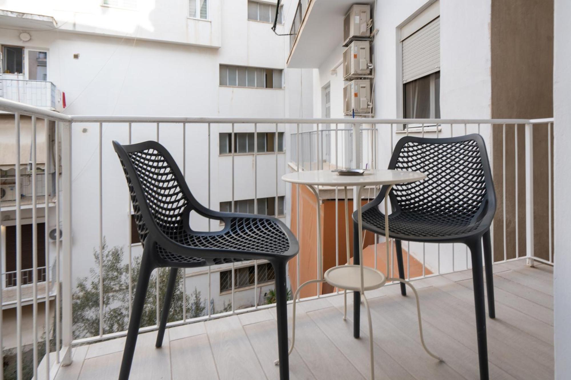 Stunning Cozy Apartment In Атина Екстериор снимка