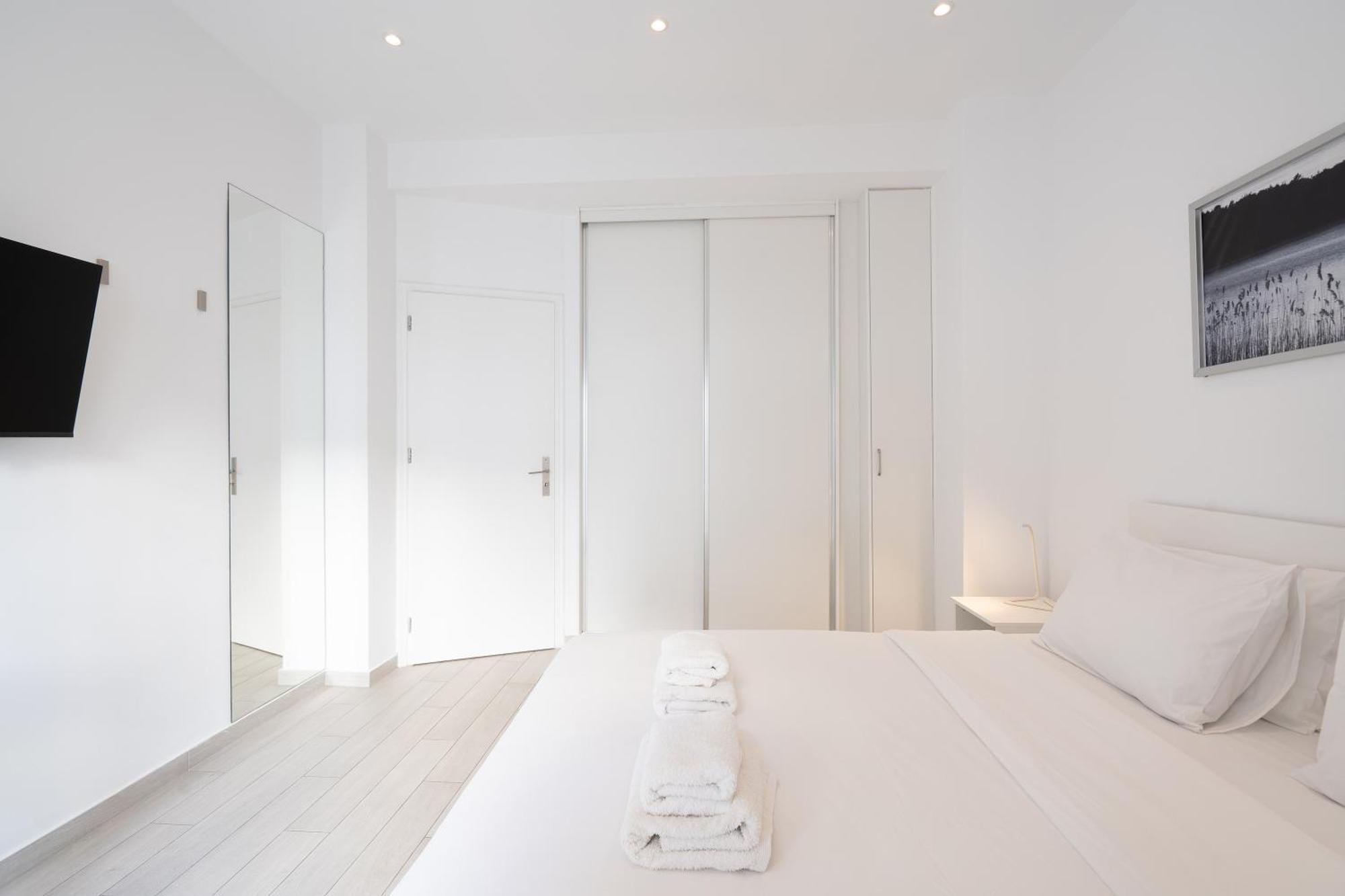 Stunning Cozy Apartment In Атина Екстериор снимка