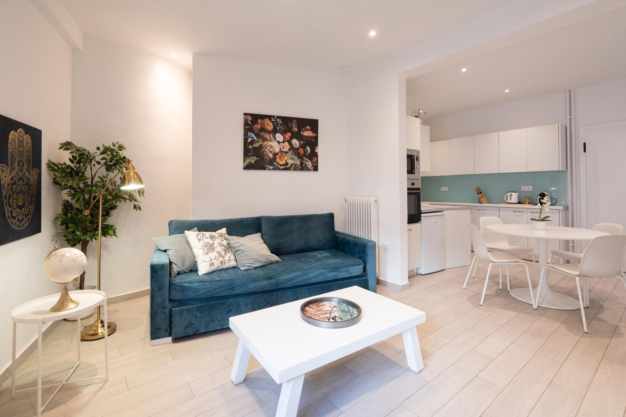 Stunning Cozy Apartment In Атина Екстериор снимка