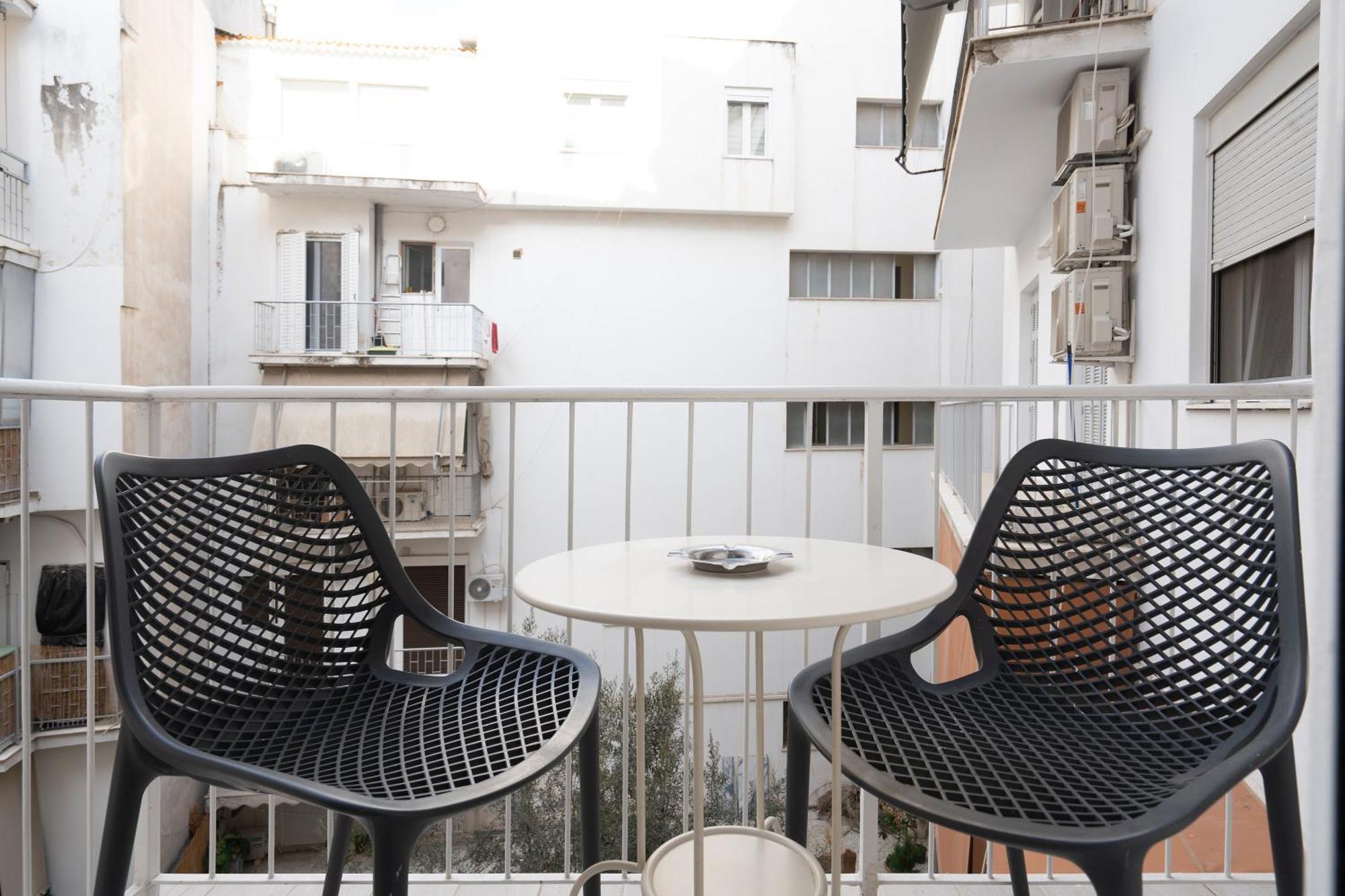 Stunning Cozy Apartment In Атина Екстериор снимка