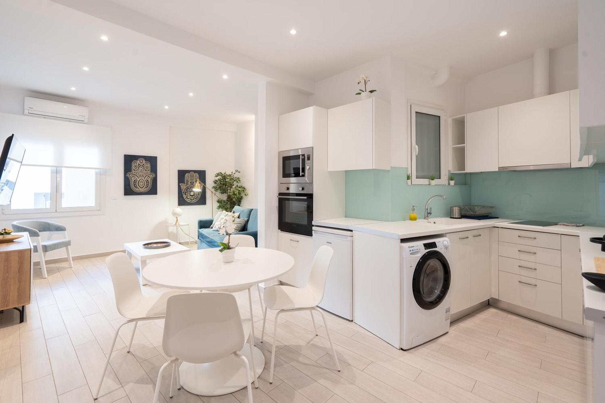 Stunning Cozy Apartment In Атина Екстериор снимка
